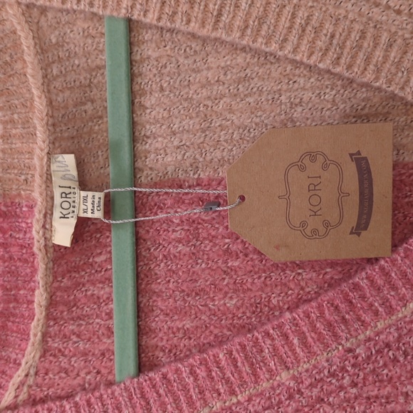 Kori America Colorblock V Neck Sweater - Picture 2 of 5